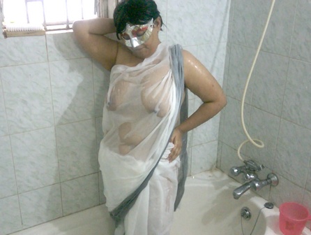 Big Boobs Desi Bhabhi Shower In White Saree